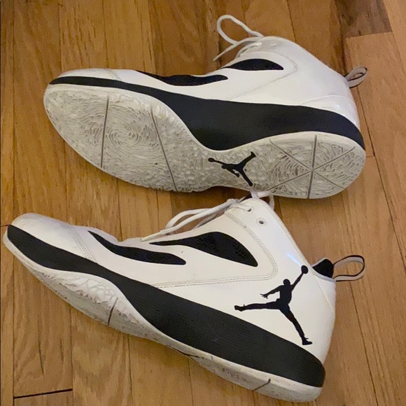 Men’s Jordan Sneakers - Picture 3 of 5